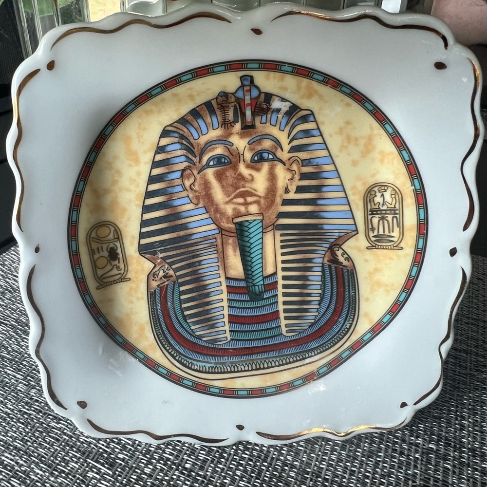 Ancient Egyptian Pharaoh Decorative Plate collectible  vintage